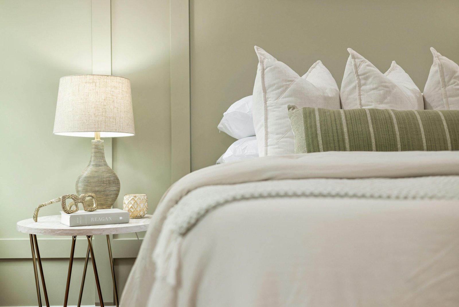 Cozy and stylish bedroom essentials, including comfortable bedding, nightstands, and décor to create your perfect retreat.