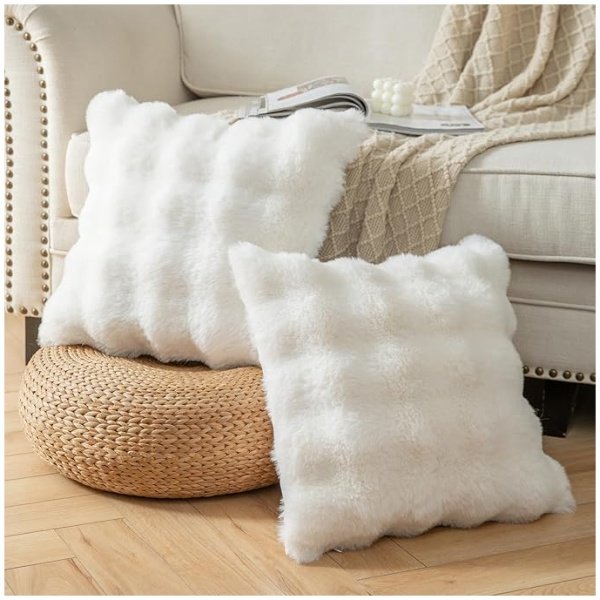 Yaertun Pack of 2 Cream White Wool Decorative Throw Pillow Covers – 18x18 Inch Faux Fur Plush Cushions for Sofa or Bedroom