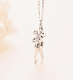 Hug couple necklace