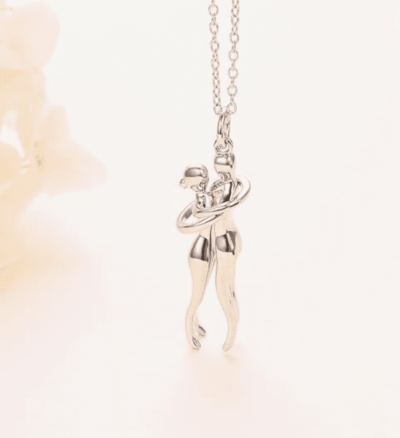 Hug couple necklace
