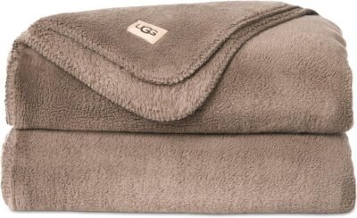 Ugg throw blanket, hypoallergeneic