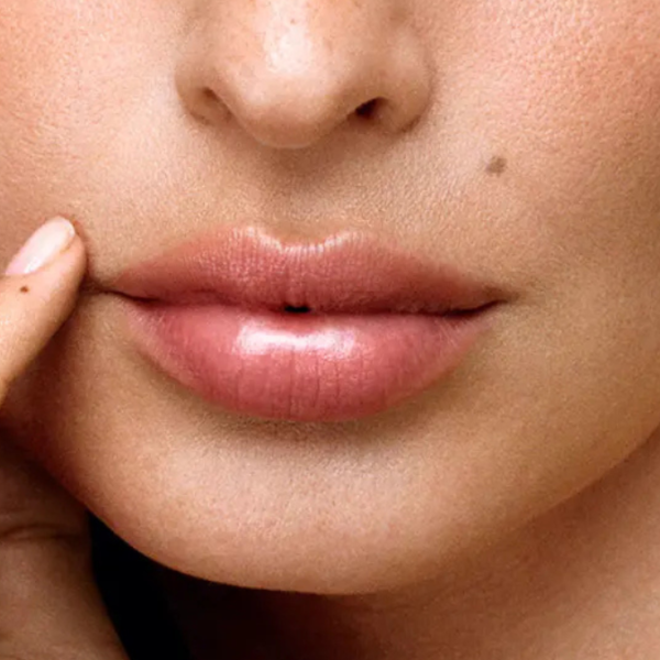 3 Must-Have Bag Essentials for Glass Lips on a Budget