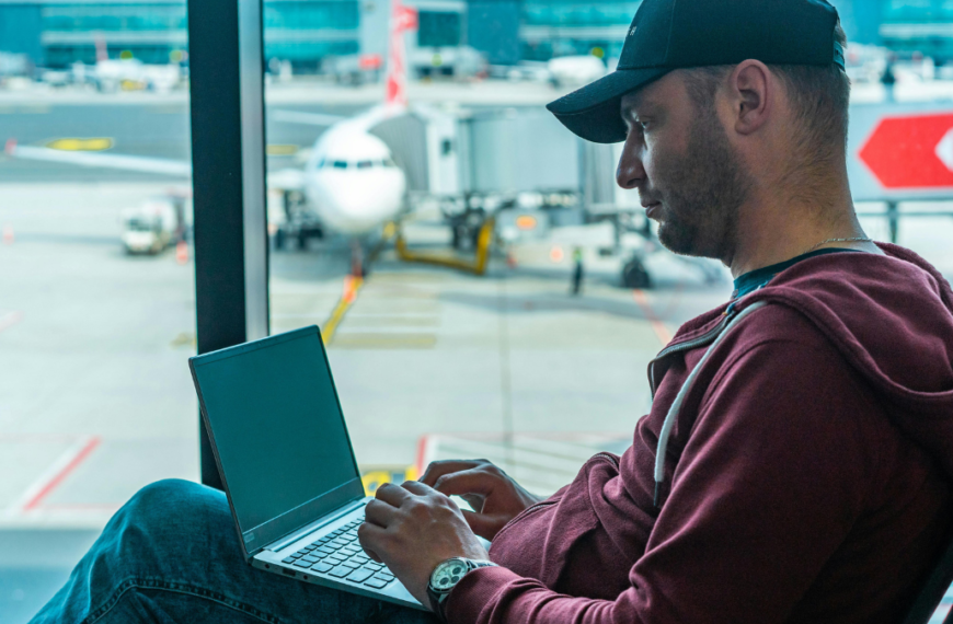 The ‘zero stress’ tech gear checklist for traveling dads